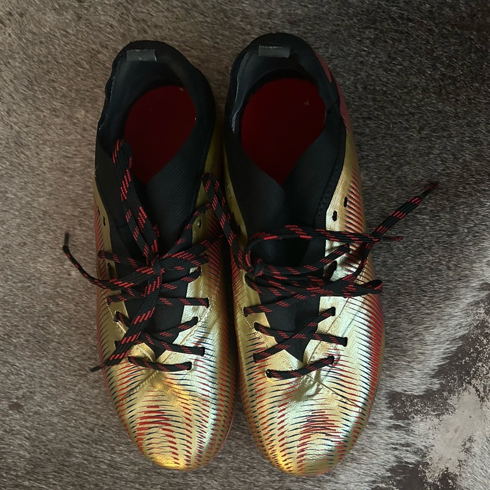 Adidas kids soccer cleats shoe size 3 - great condition